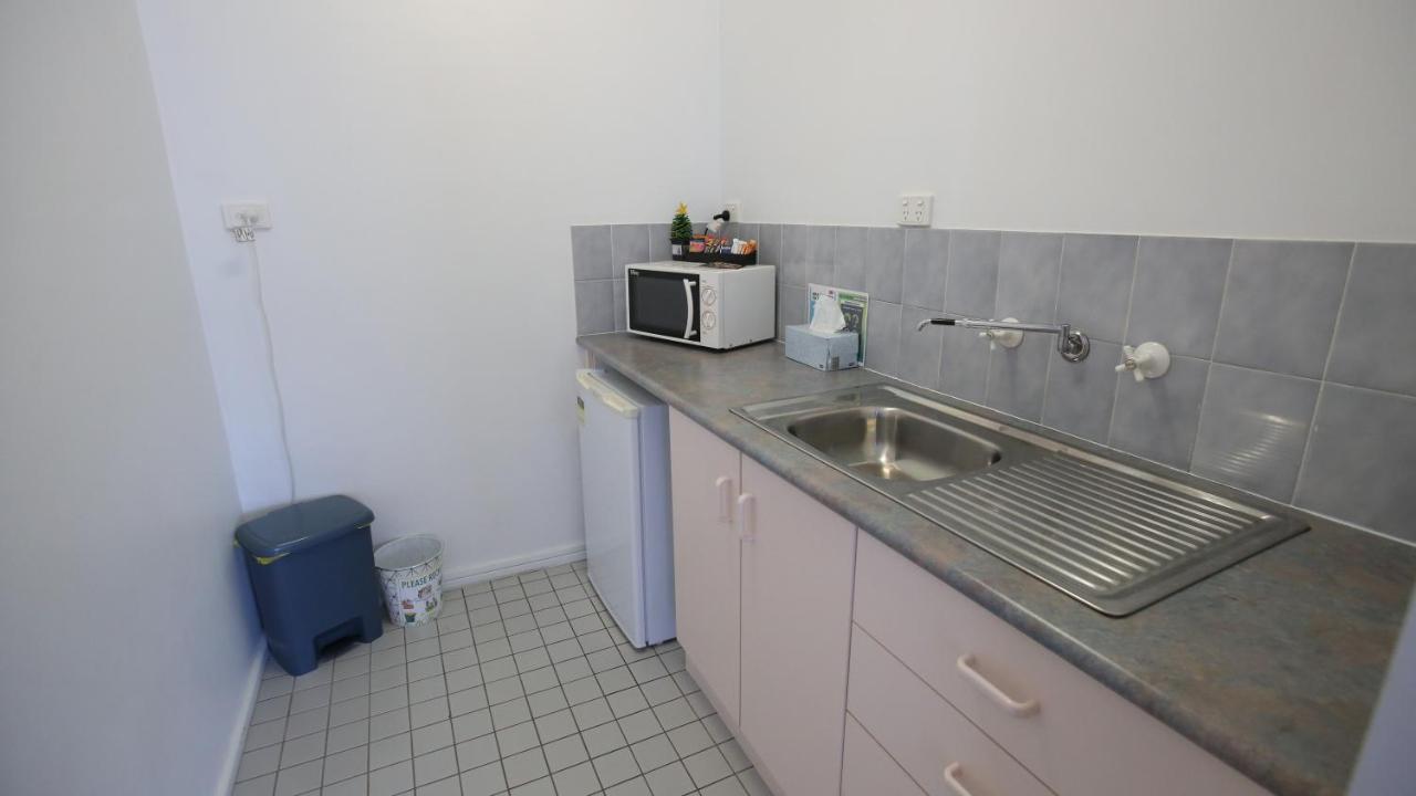 Hawks Nest Motel 3*