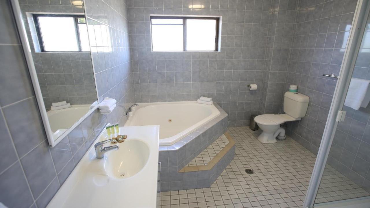 Hawks Nest Motel 3*